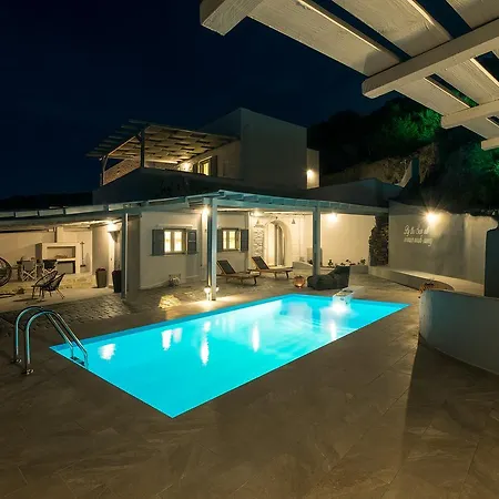 Nereids * Parikia (Paros)