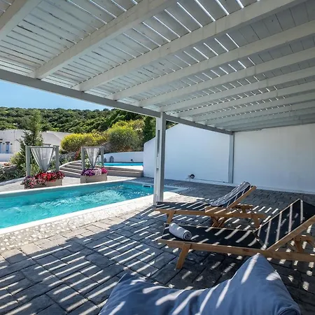 Nereids Villa *